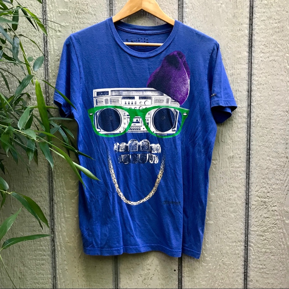 vintage style radio head stereo music graphic tee